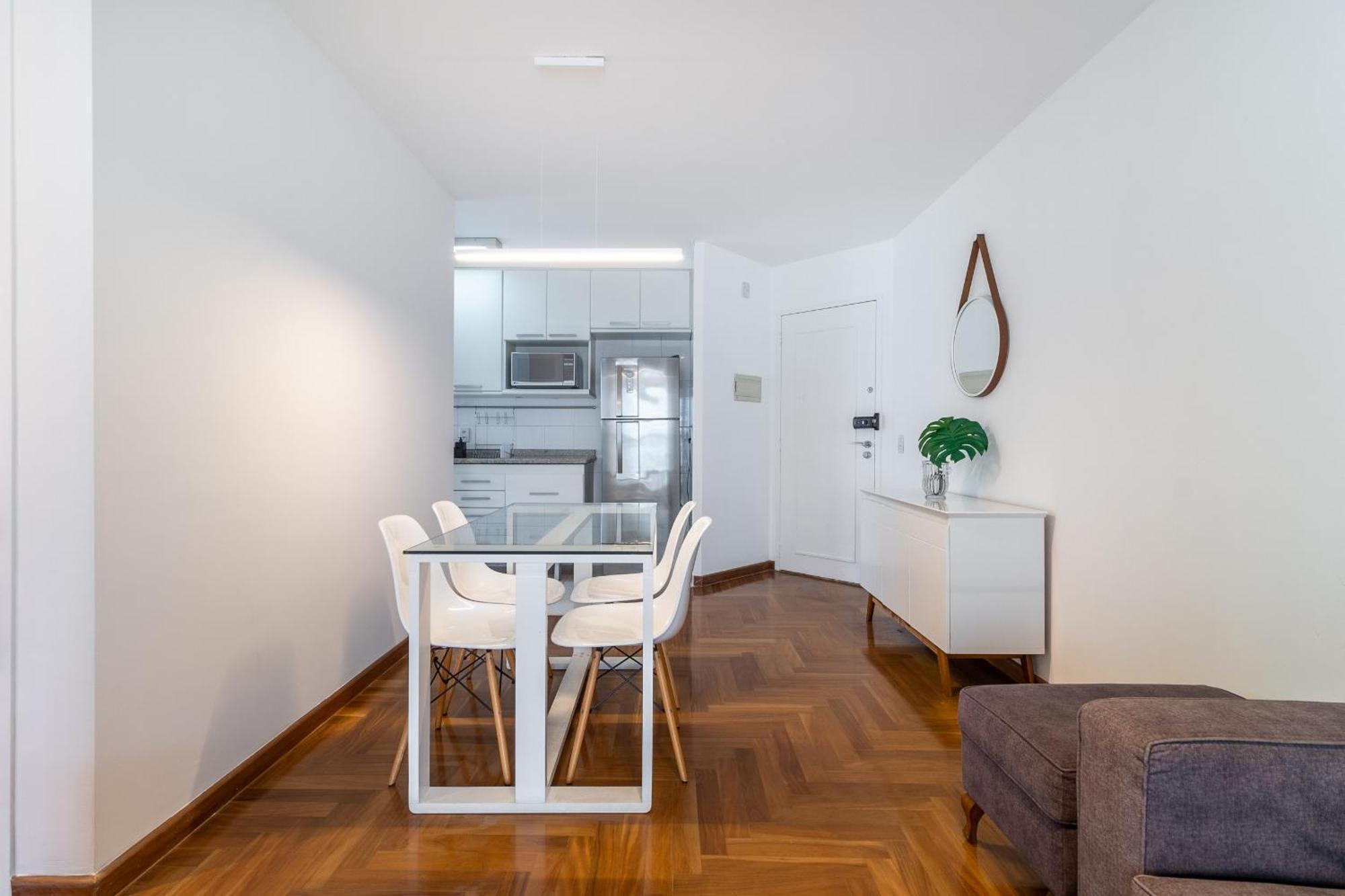 Akile Peixoto Gomide Apartamento *
